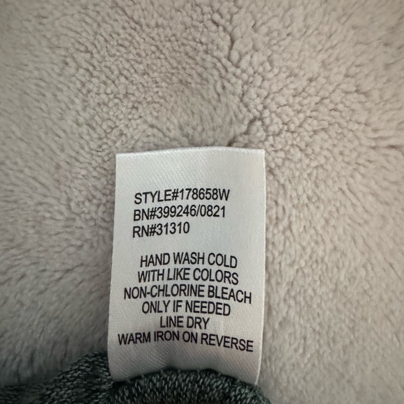 Fortune & Ivy top, size L. Green and black speckled, very soft. - Picture 5 of 6